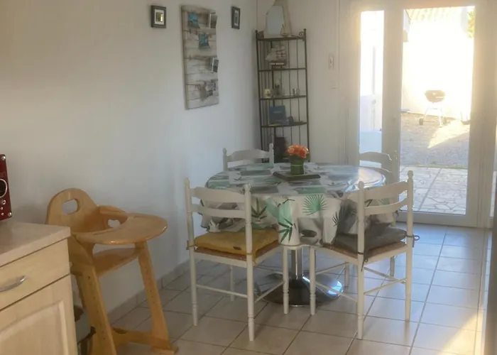 Petite Maison A Proximite Commerces Et בית נופש